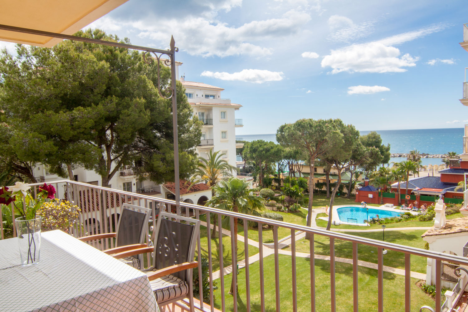 Apartmento-2-dormitorios-vista-mar-Andalucia-del-Mar-Puerto-Banús